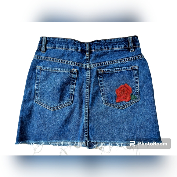 Zara Trafaluc Collection Demin Blue Red Mini Skirt Embroidered Roses Size XS - Picture 5 of 9
